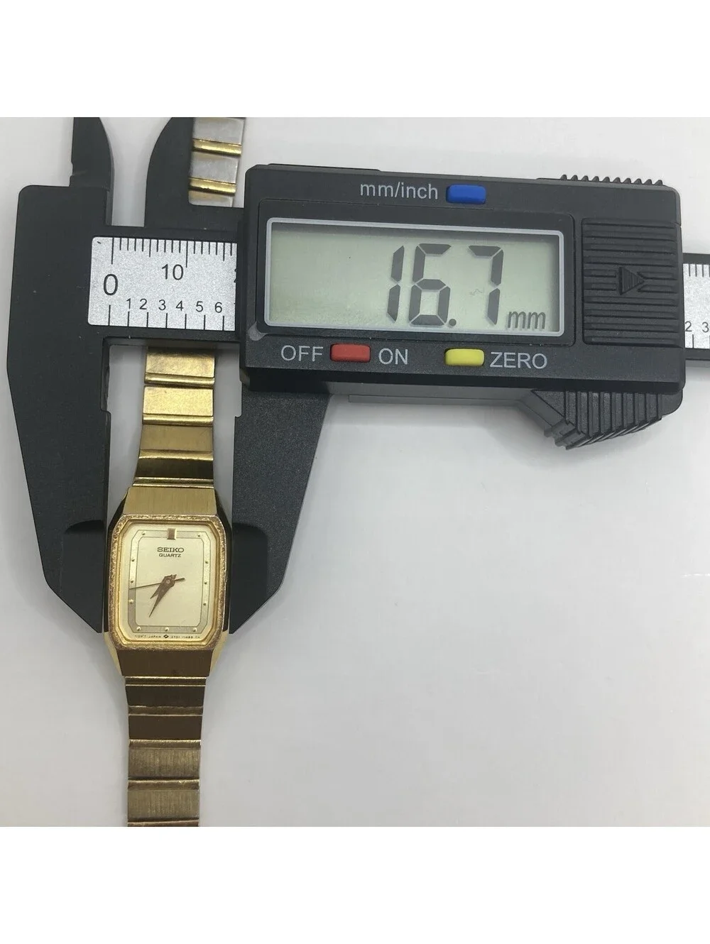 Vintage 1990s Seiko Quartz Ladies Watch Gold Tone Tank Rectangular Smooth Links